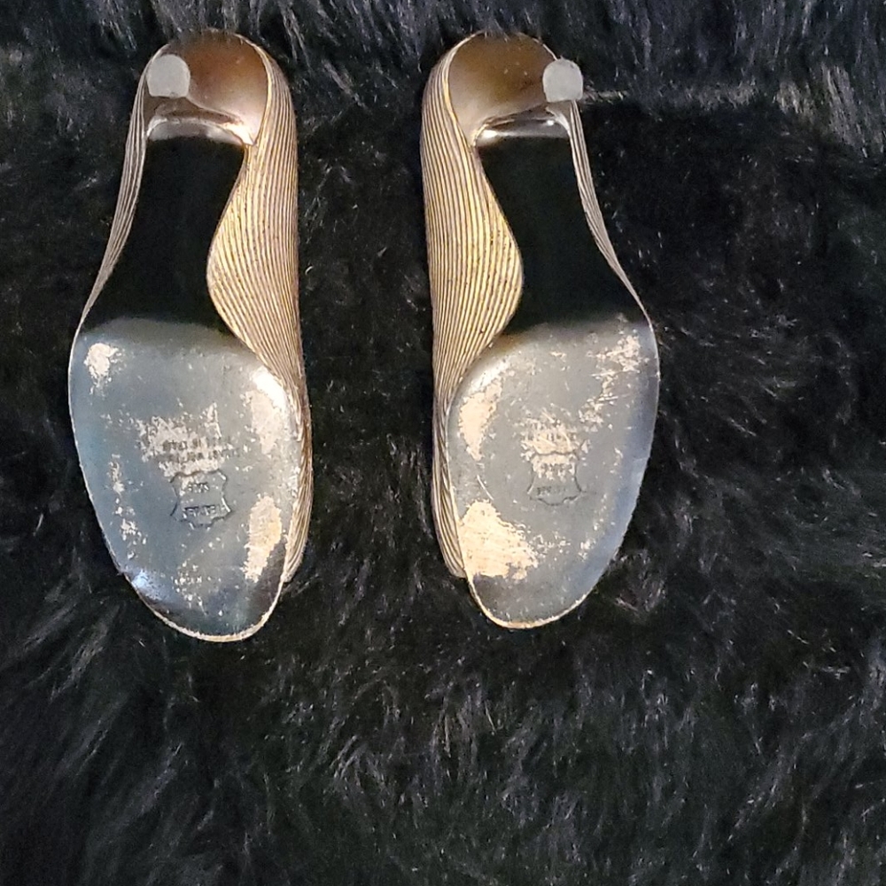 2/$15🦋 👠Stuart Weitzman 👠 - Picture 4 of 4
